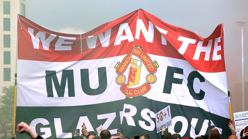man united protest against glazers banner