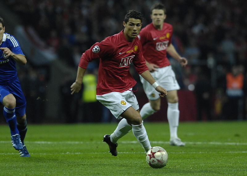 cristiano ronaldo playing for manchester united in 2008
